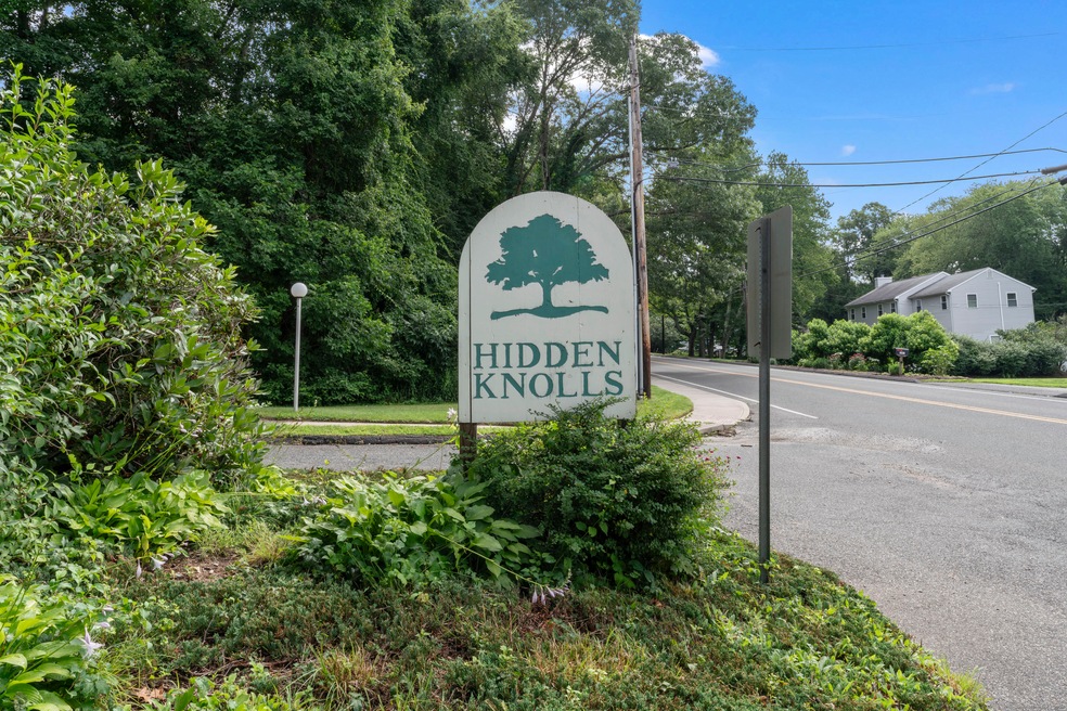 33 Hidden Knolls Cir, Monroe, CT 06468 - photo 1