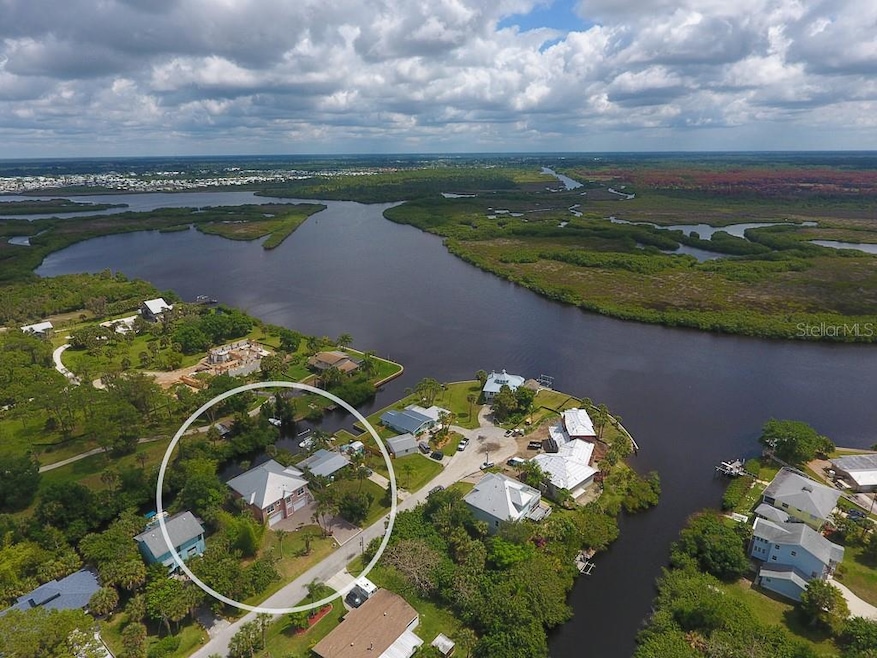 HOME SWEET HOME nestled along the Myakka River.