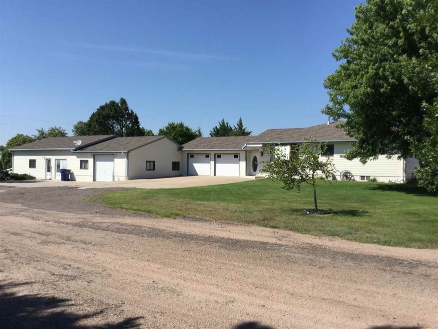 1993 E Renee Rd, North Platte, NE 69101 - photo 1