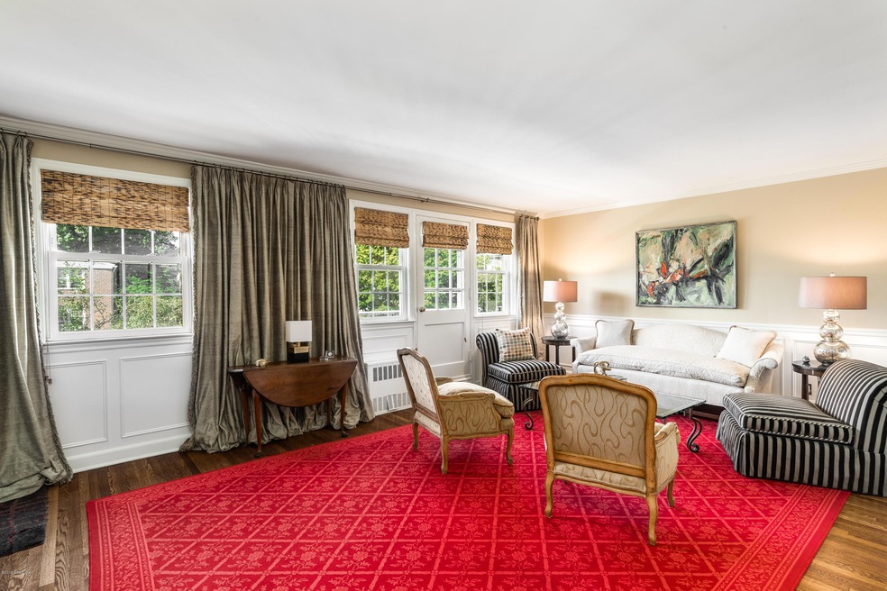 111 W Putnam Ave unit 111, Greenwich, CT 06830 - photo 1