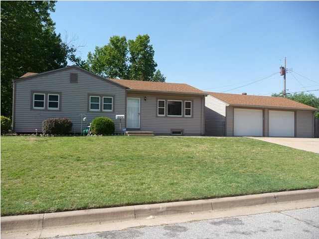 ** 3501 W 16th St N ** West side jewel that is a m