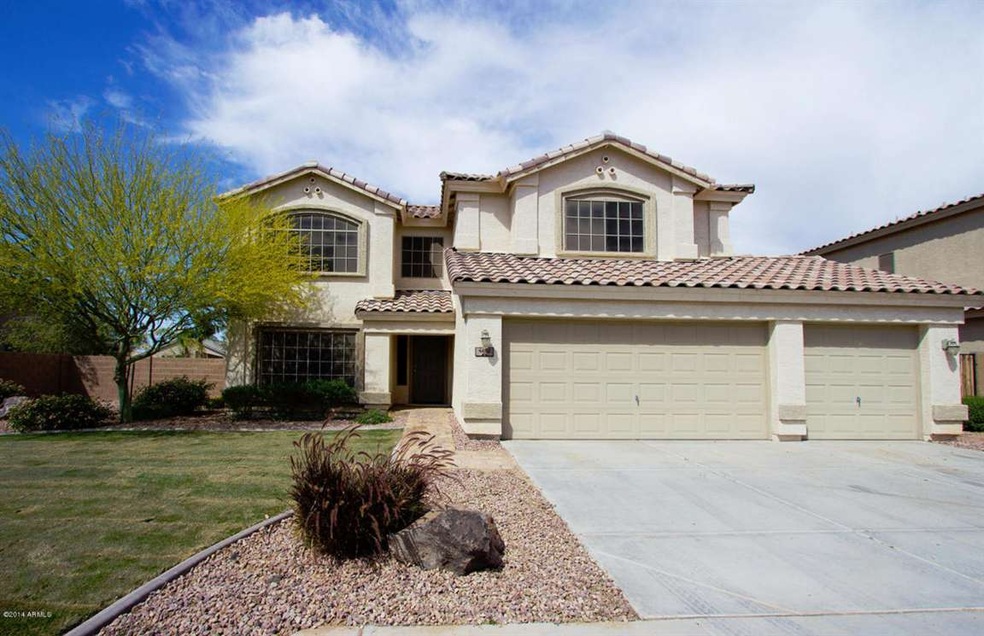 Exterior Front Yard1