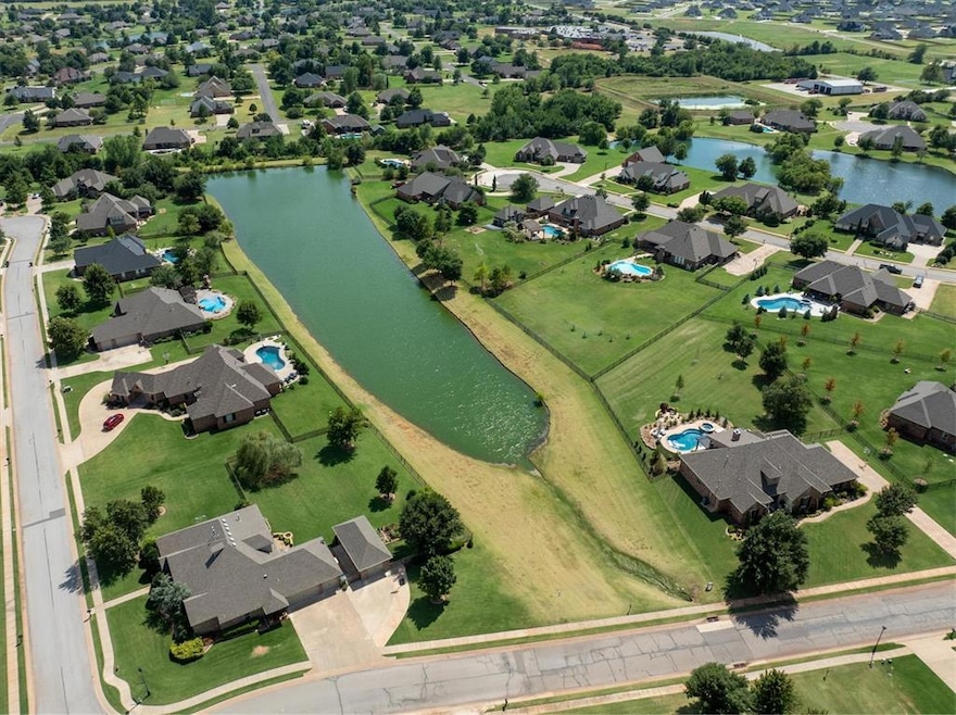 Neighborhood lakes & walking trails