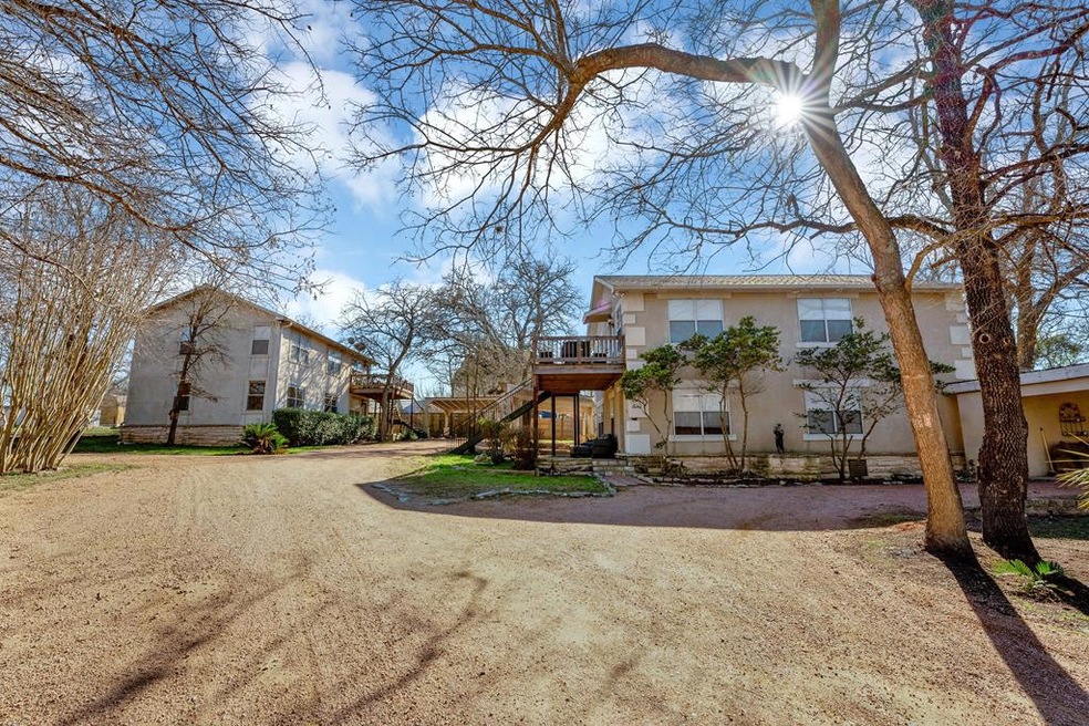 509 W Park St, Fredericksburg, TX 78624 - photo 1