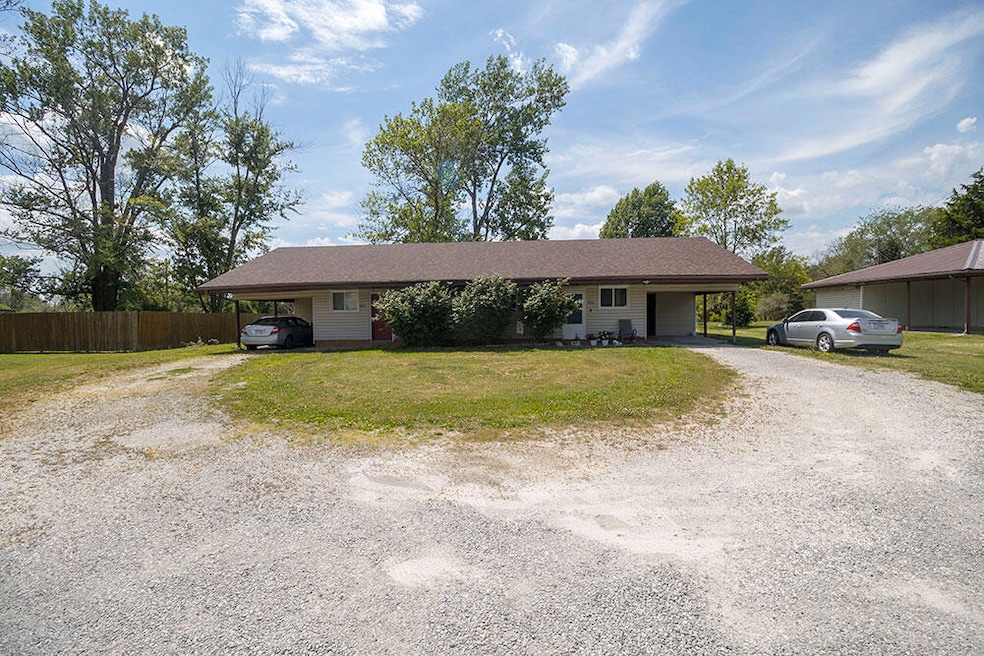 6825 N Brown Station Dr unit B, Columbia, MO 65202 - photo 1