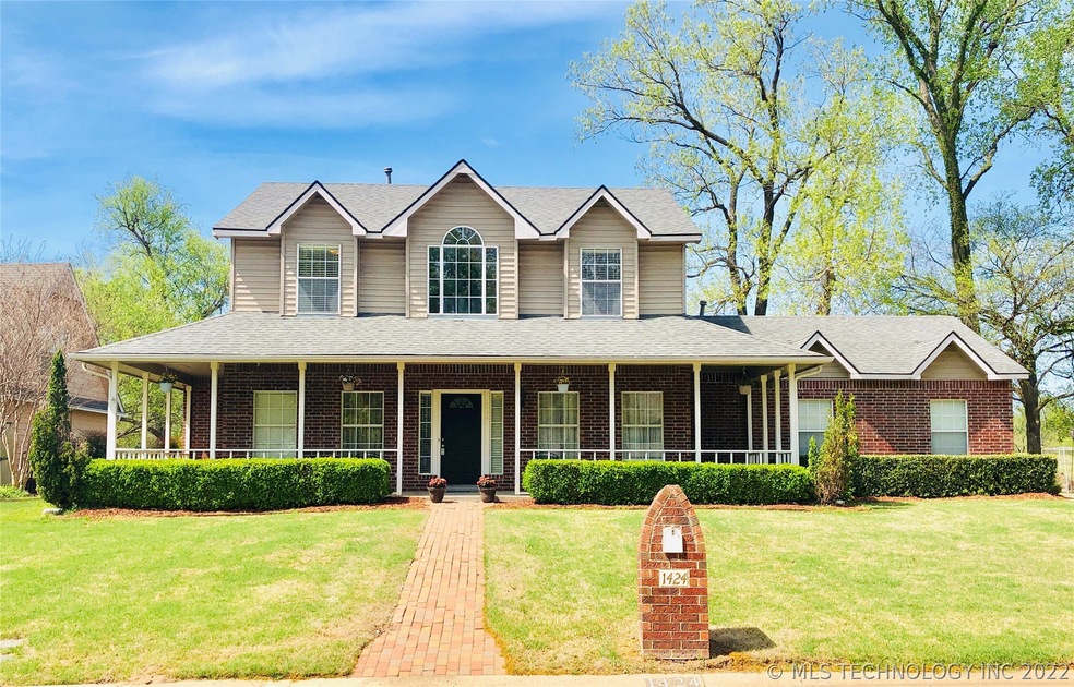 Beautiful 3  Bedroom home Located on the Golf Cour