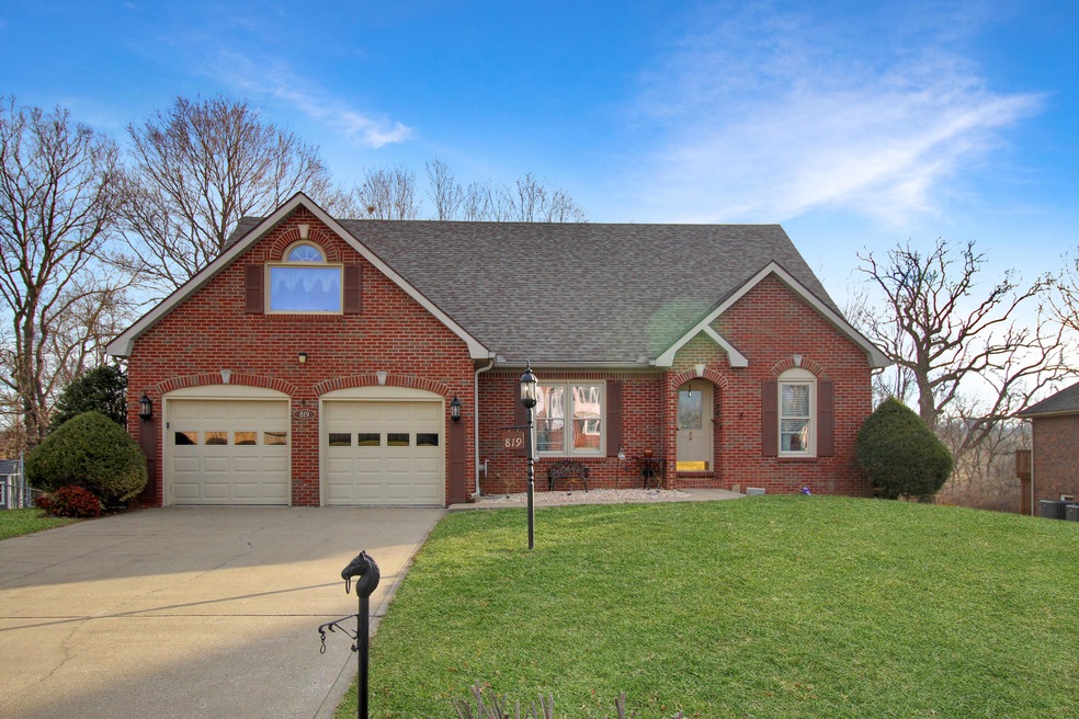 819 Isaac Shelby Cir E, Frankfort, KY 40601 - photo 1
