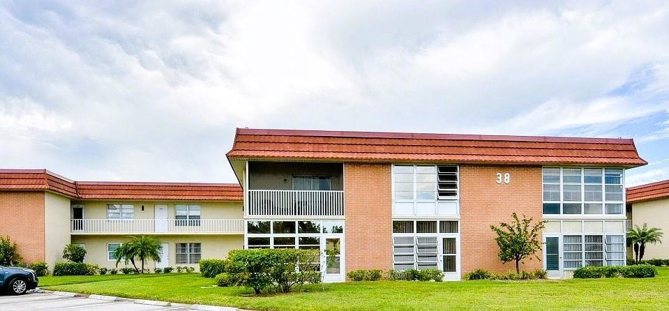 Bldg location w/parking
