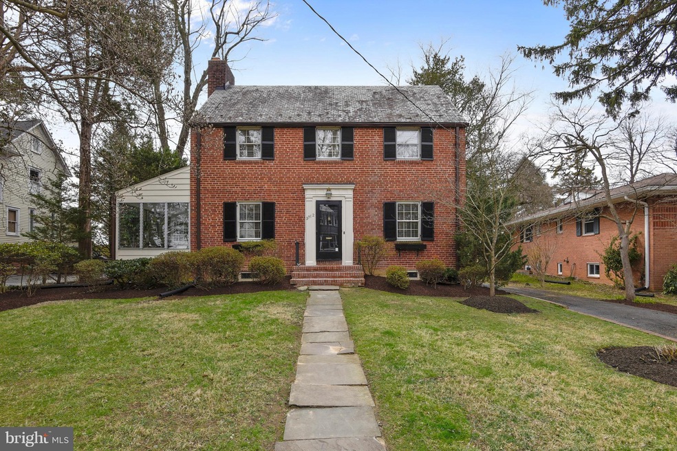3712 Kenilworth Driveway, Chevy Chase, MD 20815 - photo 1