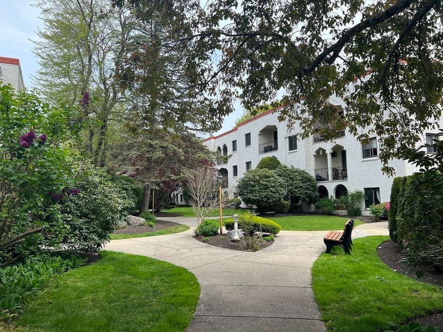 320 Fellsview Terrace unit 326, Stoneham, MA 02180 - photo 1