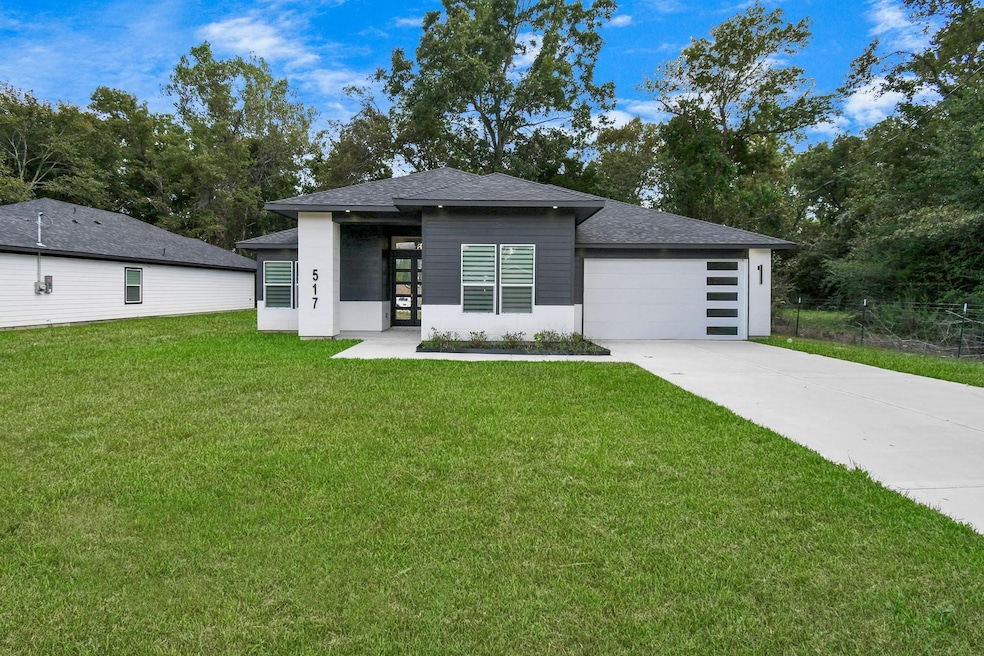517 Lovers Ln, Dayton, TX 77535 - photo 1