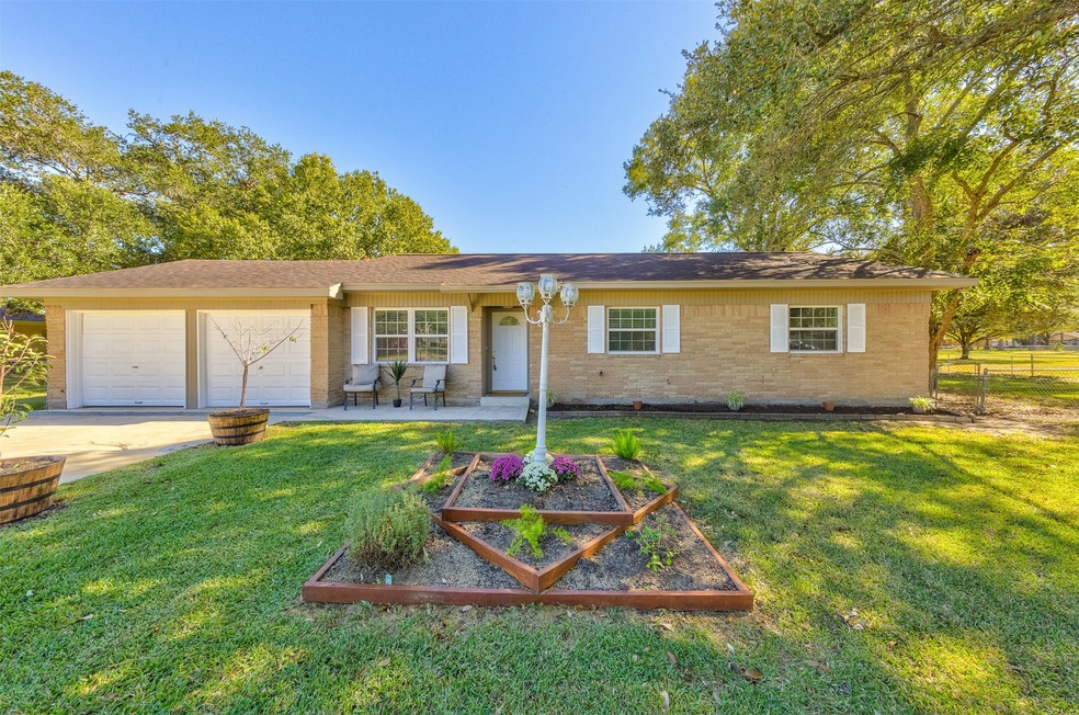 3405 Meadowlark Ln, Alvin, TX 77511 - photo 1