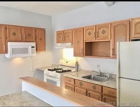 730 Noble Ave unit 1, Bridgeport, CT 06608 - photo 1