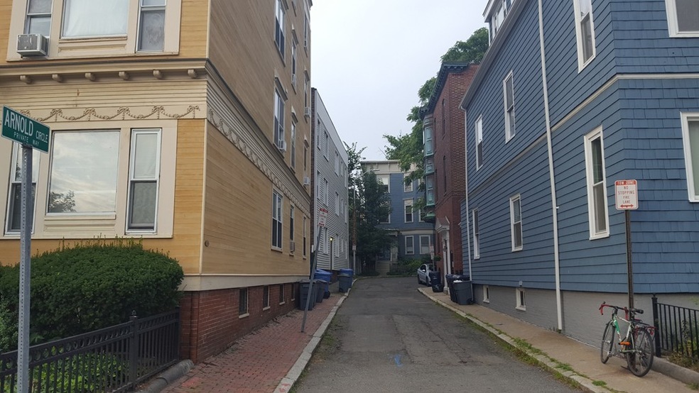 2 Arnold Cir unit 6, Cambridge, MA 02139 - photo 1