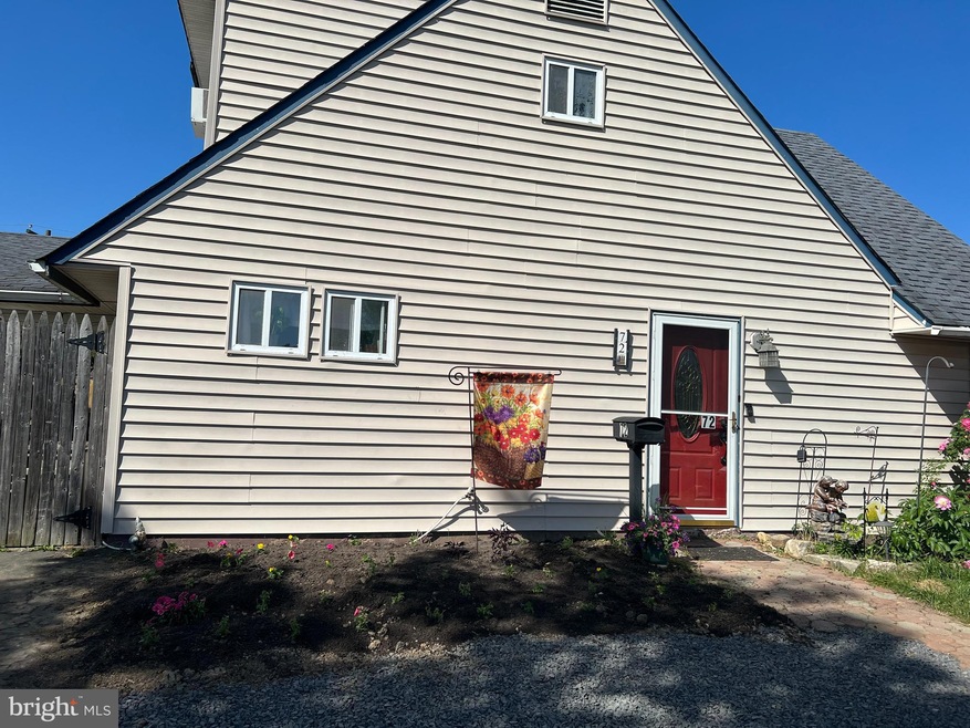72 Aster Ln, Levittown, PA 19055 - photo 1