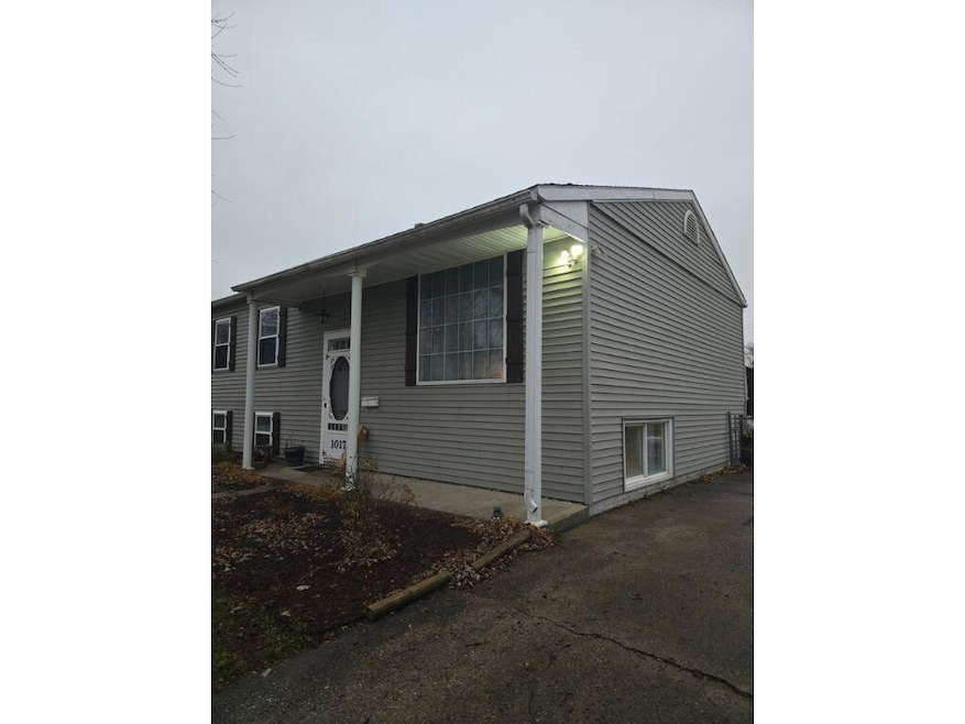 1017 E Sherman St, Marion, IN 46952 - photo 1