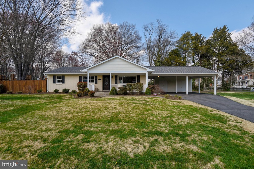 8921 Fort Hunt Rd, Alexandria, VA 22308 - photo 1