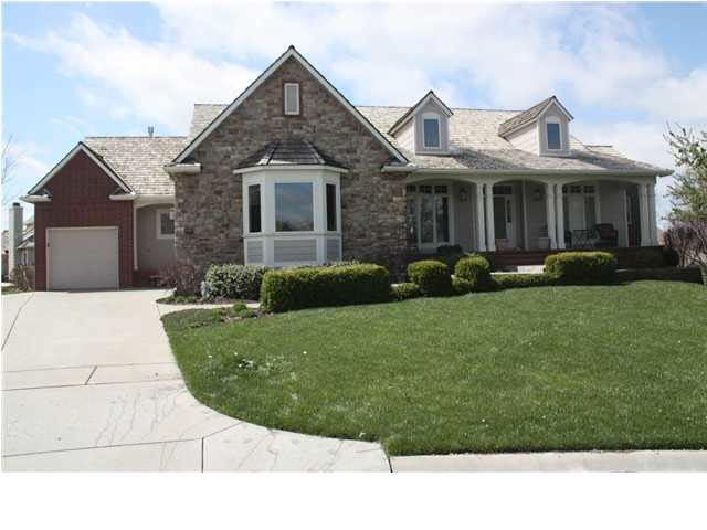 Stunning home in Northridge Lakes! Please view the