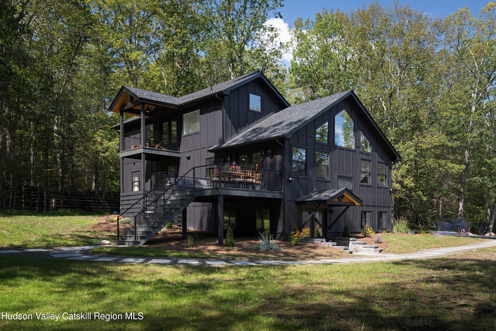 Sold $2,595,000 • Co-Listing Agent