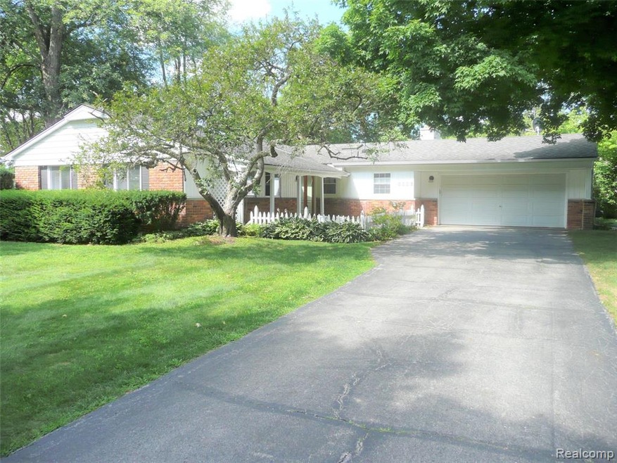 5880 Burnham Rd, Bloomfield Hills, MI 48302 - photo 1