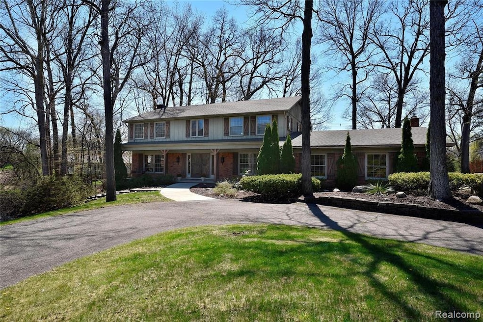 4371 S Willoway Estates Ct, Bloomfield Hills, MI 48302 - photo 1