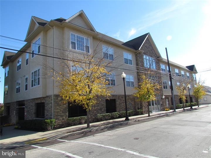 821 Harry St unit 101, Conshohocken, PA 19428 - photo 1