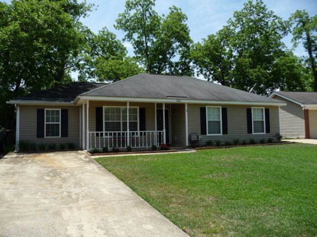 135 Stepping Stone Ln, Albany, GA 31721 - photo 1