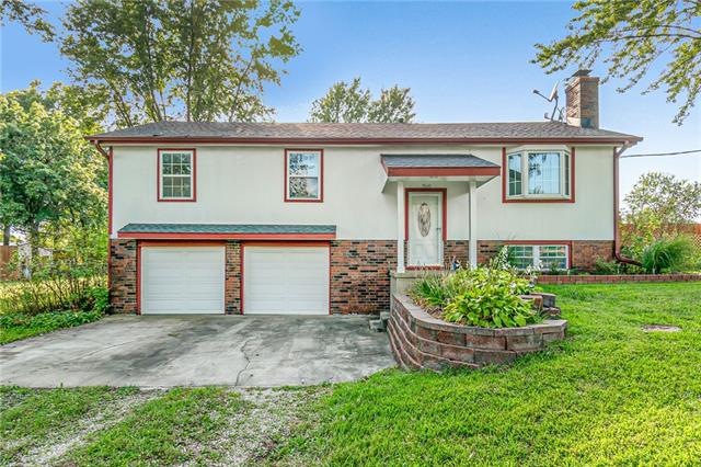 19640 S Lone Elm Rd, Spring Hill, KS 66083 - photo 1