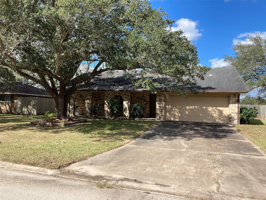 3809 Heatherglen St, Bay City, TX 77414 - photo 1