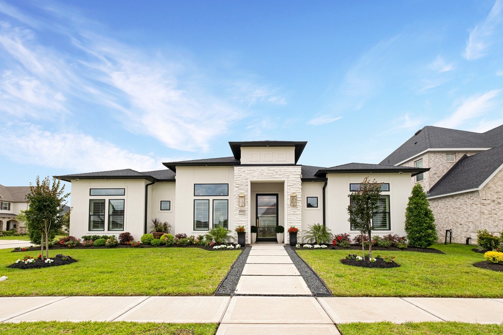 1924 Silver Point Ct, Friendswood, TX 77546 - photo 1