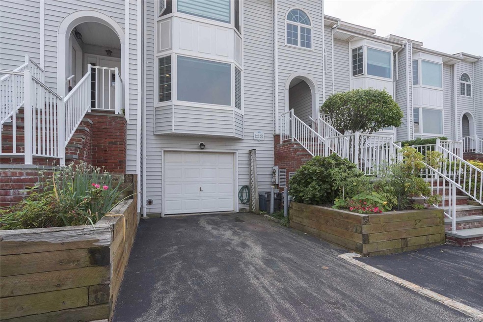 240-50 Oak Park Dr unit A, Little Neck, NY 11362 - photo 1