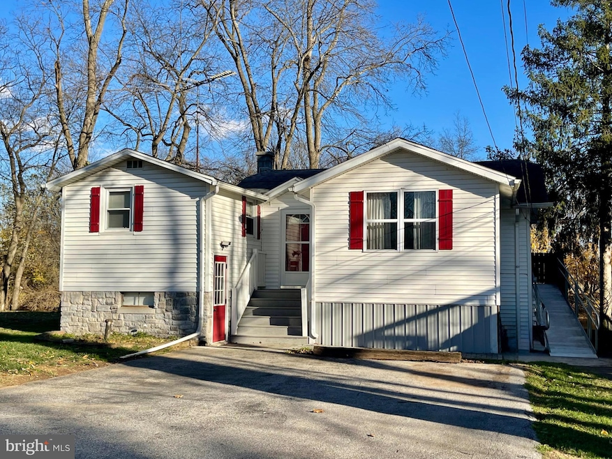 1066 N Browns Dam Dr, New Oxford, PA 17350 - photo 1