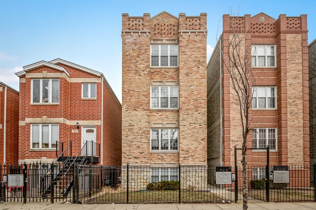 745 S Claremont Ave unit 2, Chicago, IL 60612 - photo 1