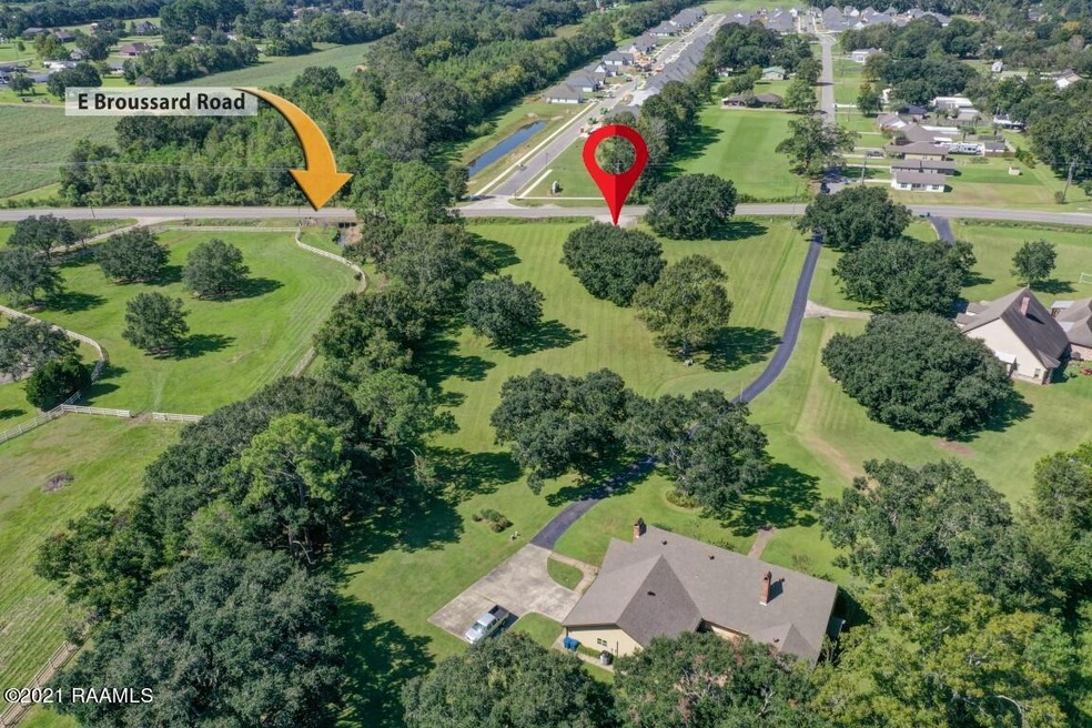 2409 E Broussard-52a