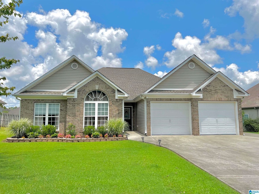 626 Camden Cove Ln, Calera, AL 35040 - photo 1