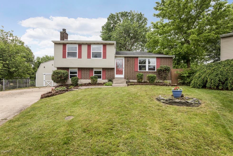 8206 Sealston Dr, Louisville, KY 40228 - photo 1