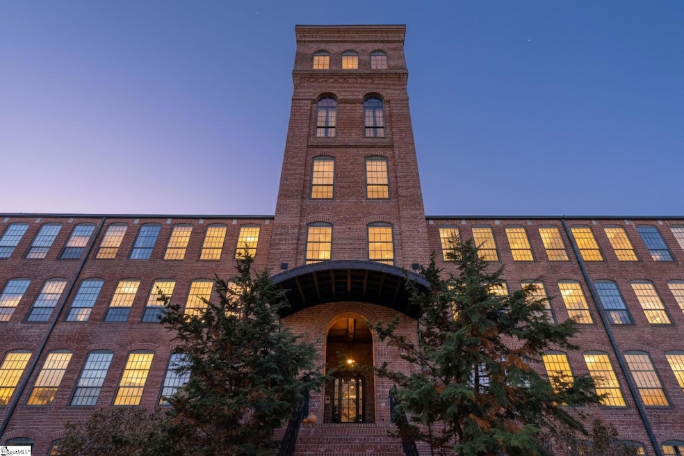 400 Mills Ave unit 305, Greenville, SC 29605 - photo 1