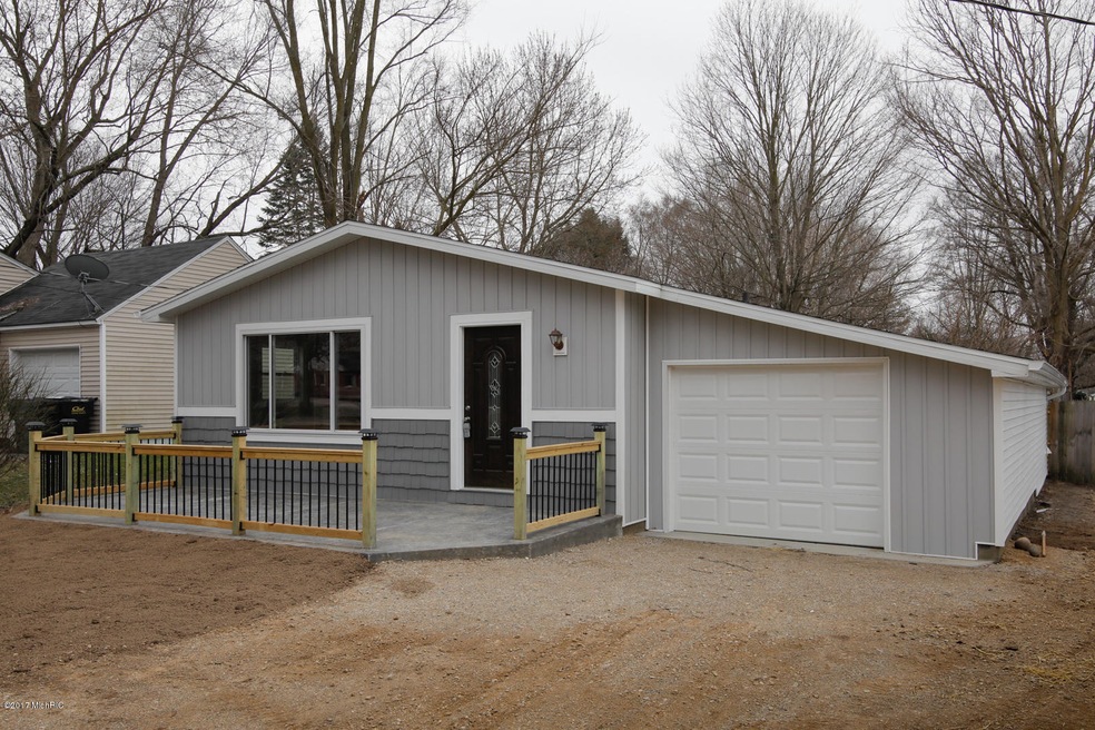 890 Riverview-101