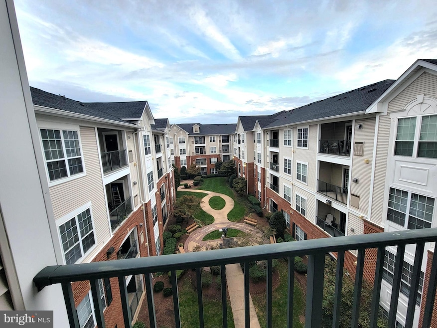 4850 Eisenhower Ave unit 418, Alexandria, VA 22304 - photo 1