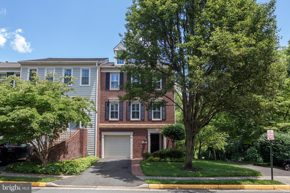 6872 Mclean Province Cir, Falls Church, VA 22043 - photo 1