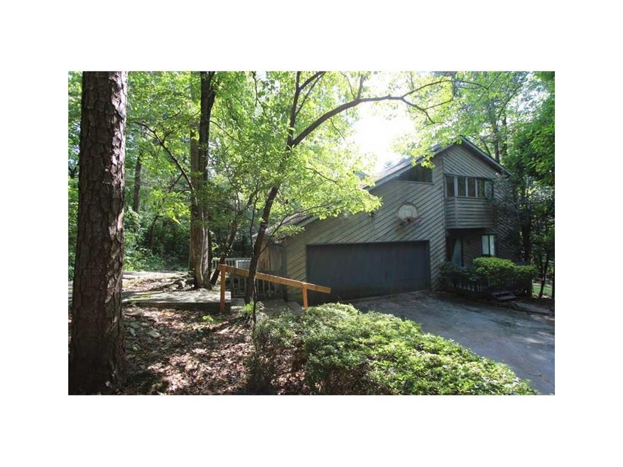 Exterior Back. Right side