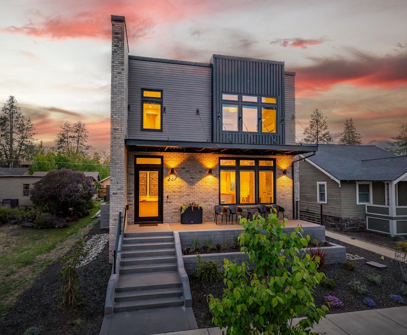 For Sale $3,295,000 • Co-Listing Agent