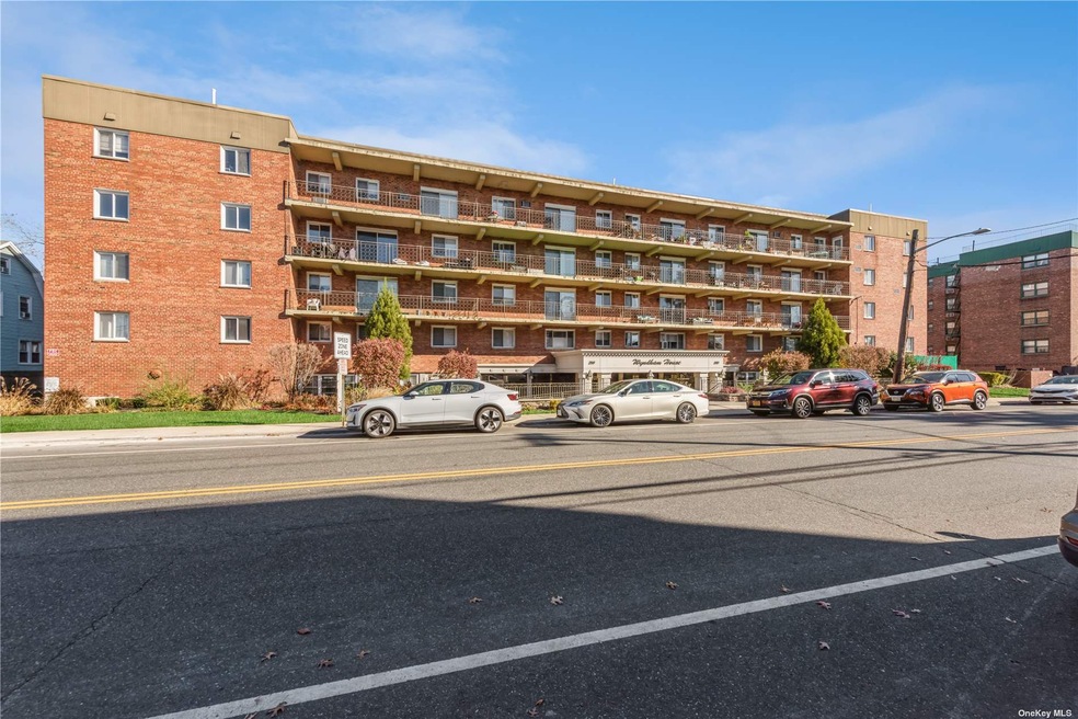 Wyndham House unit 325, Lynbrook, NY 11563 - photo 1