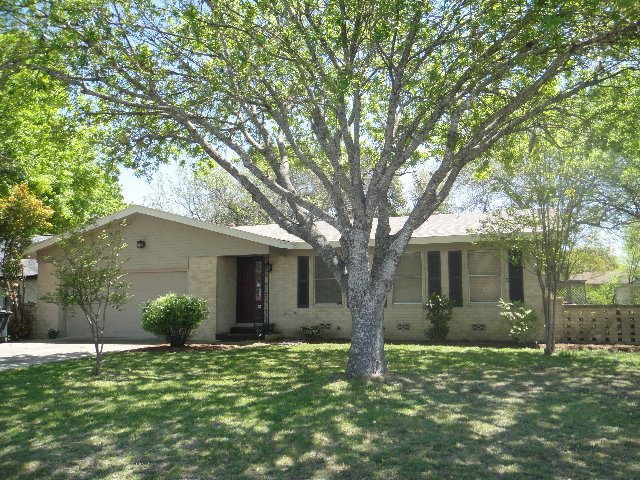 1350 Hillcrest Dr, New Braunfels, TX 78130 - photo 1