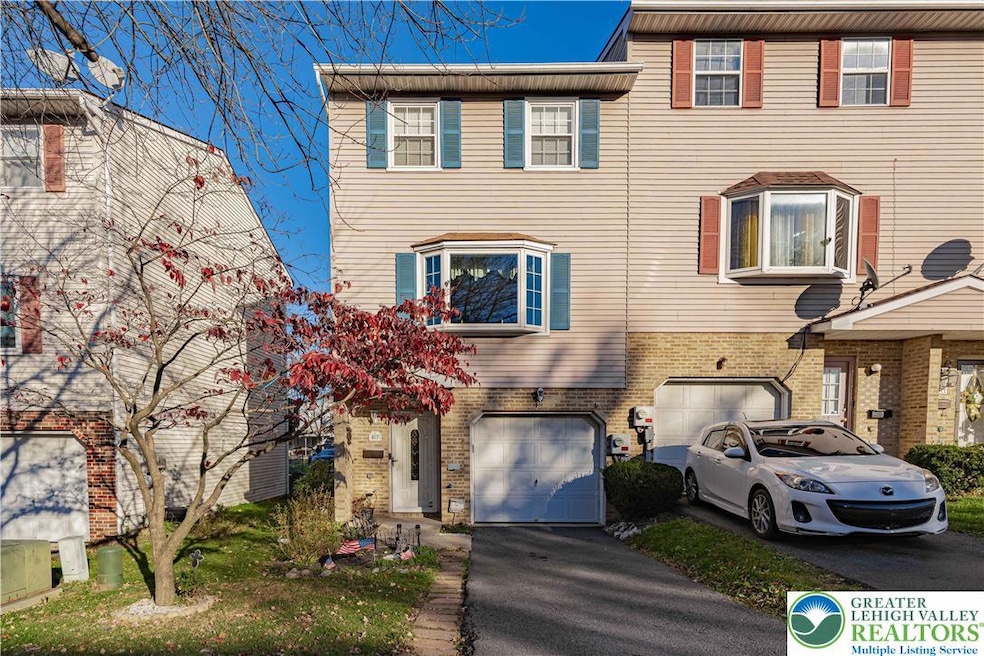 Welcome Home to 407 N. Fenwick