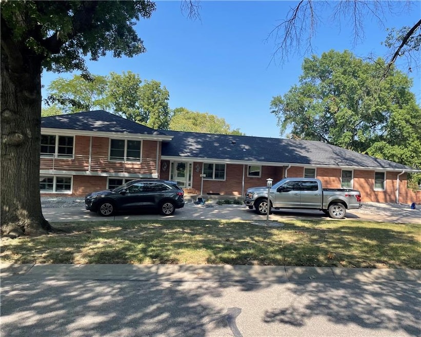 5211 Mansfield Ln, Shawnee, KS 66203 - photo 1