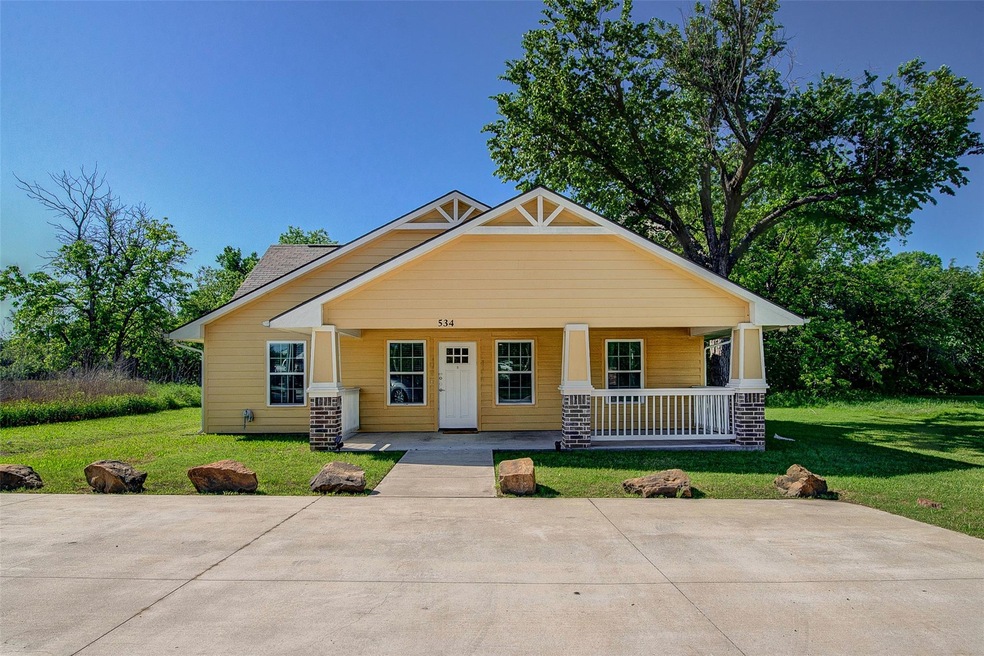 534 E Brockett St, Sherman, TX 75090 - photo 1