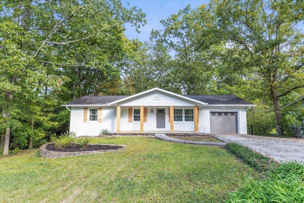 921 Ridgeway Ave, Signal Mountain, TN 37377 - photo 1