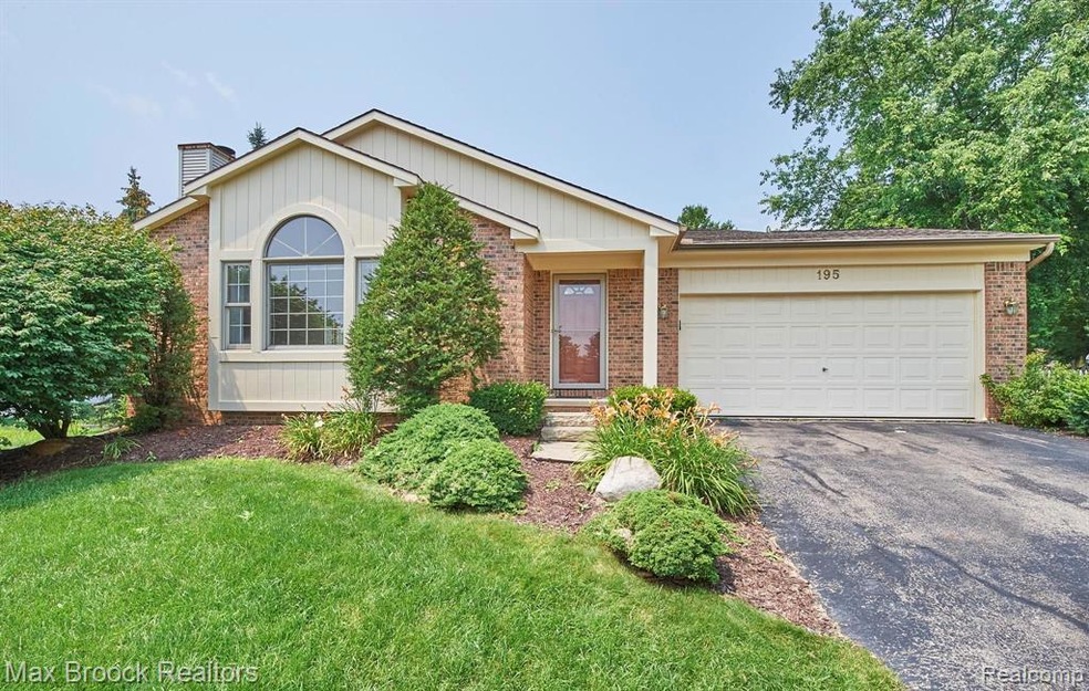 195EagleWay 18.jpg