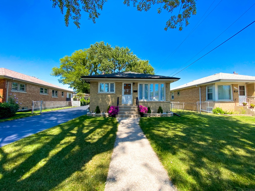 4616 Hirschberg Ave, Schiller Park, IL 60176 - photo 1